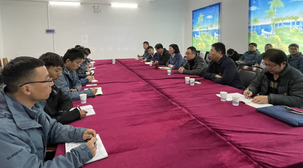 （公司黨委領(lǐng)導帶隊到嵩縣伊河治理項目慰問(wèn)）
