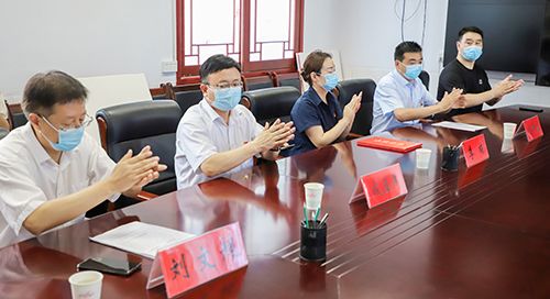 履行社會(huì )責任 彰顯企業(yè)擔當 ——洛陽(yáng)水利工程局有限公司向汝陽(yáng)縣進(jìn)行愛(ài)心捐贈